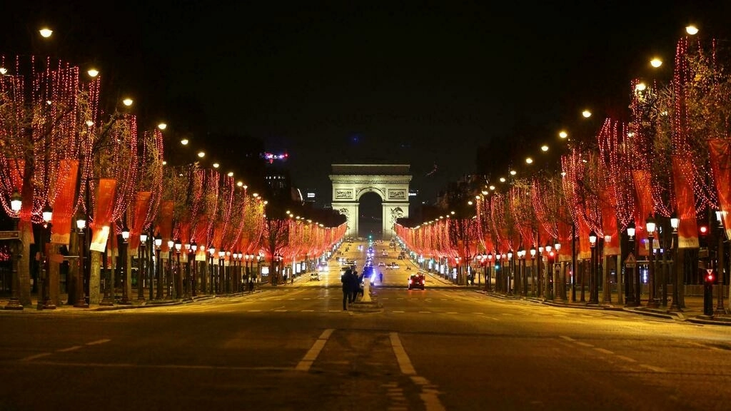 Paris cancels New Year fireworks over Omicron fears