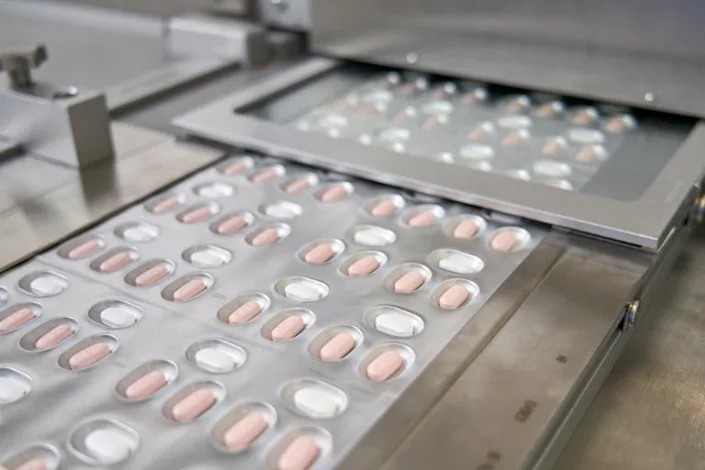 US health regulator authorizes Pfizer's Covid pill as Omicron surges